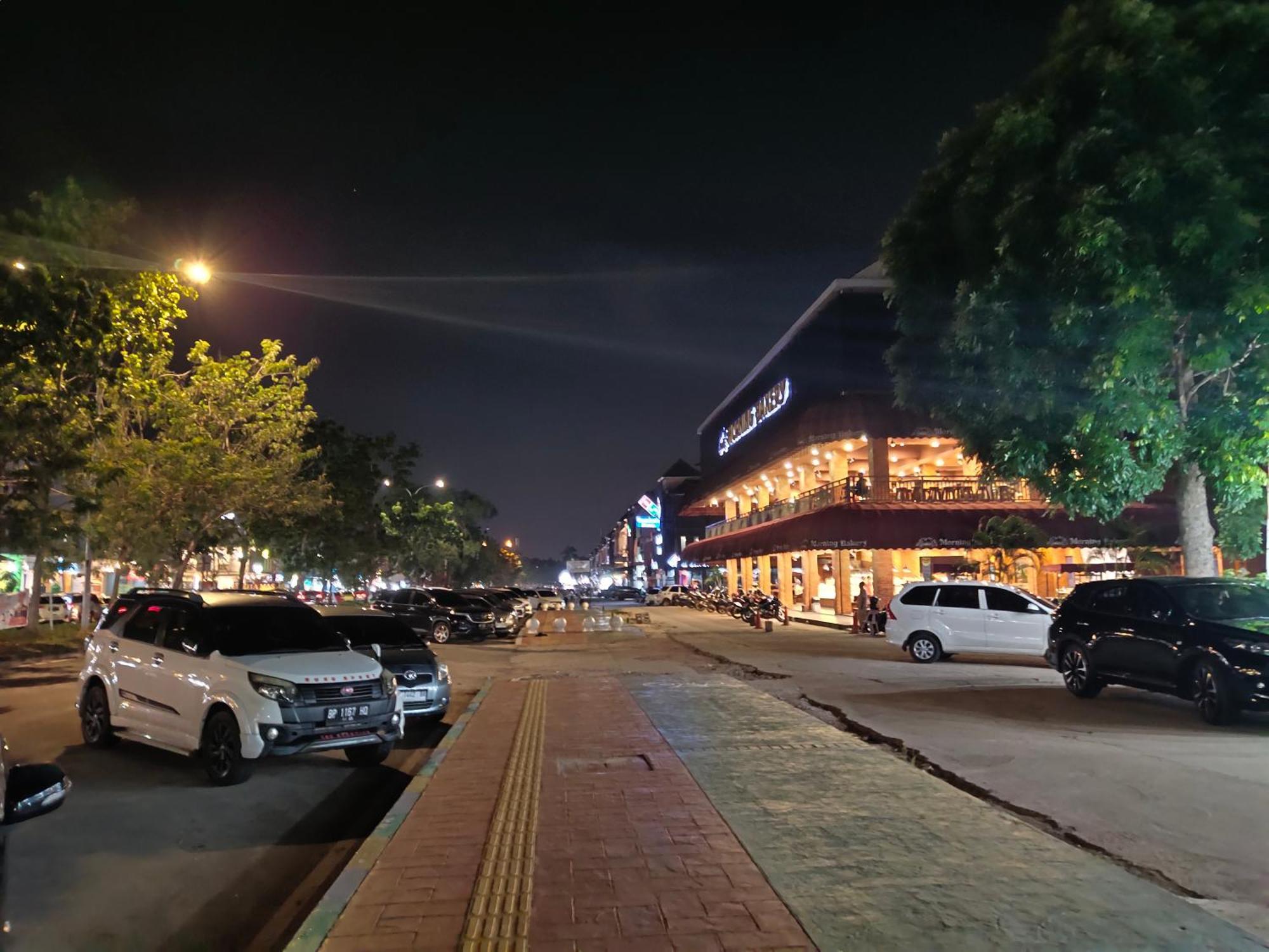 Comodo Pollux Habibie Rooftop-seaview