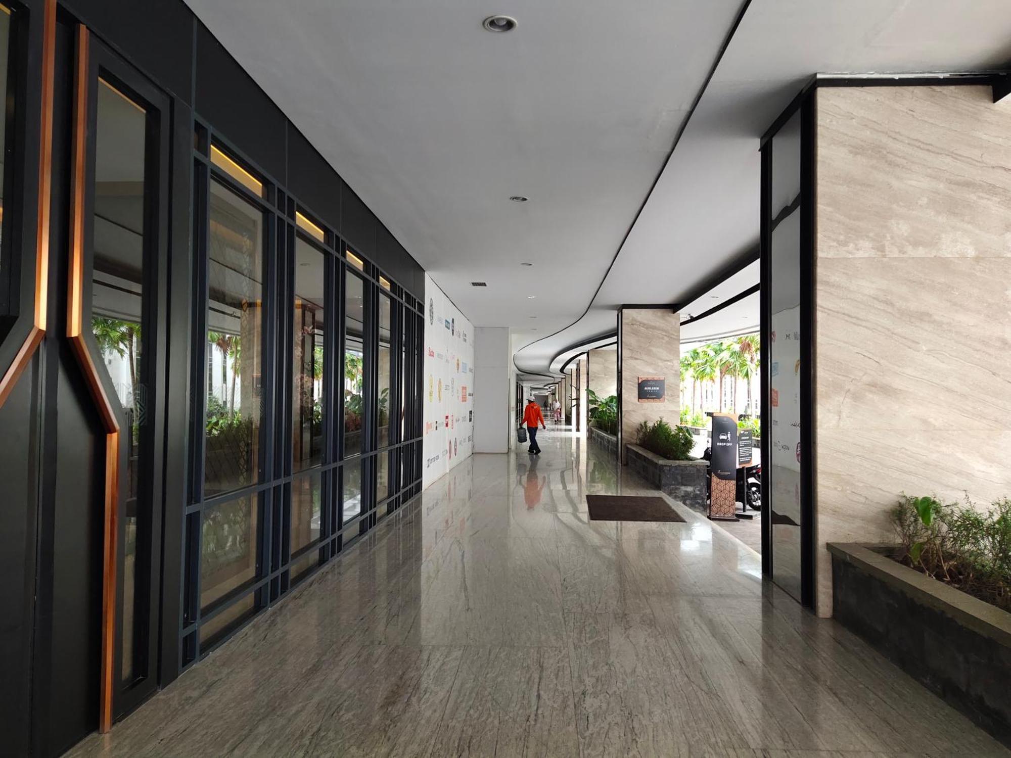 Comodo Pollux Habibie Rooftop-seaview