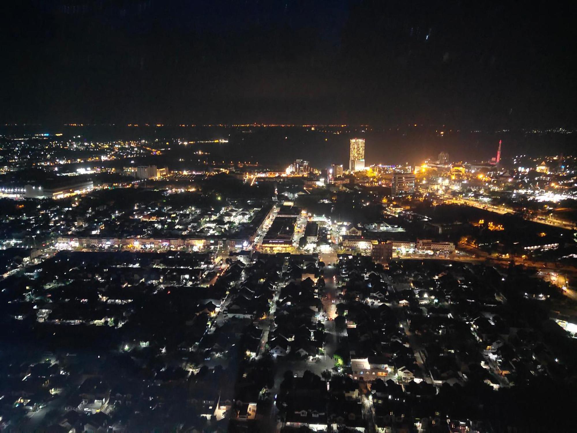 Pangsapuri Comodo Pollux Habibie Rooftop-seaview