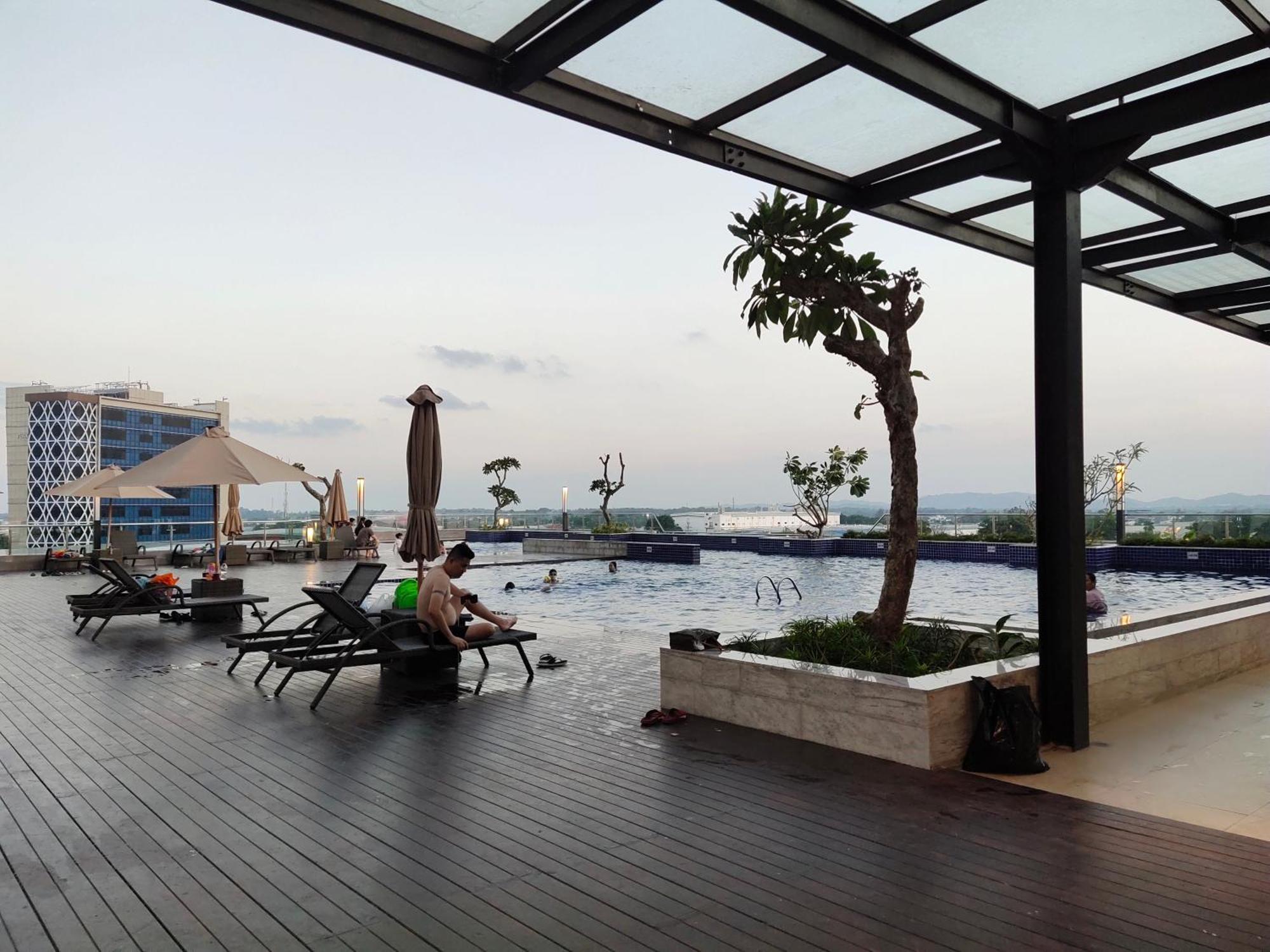 Pangsapuri Comodo Pollux Habibie Rooftop-seaview